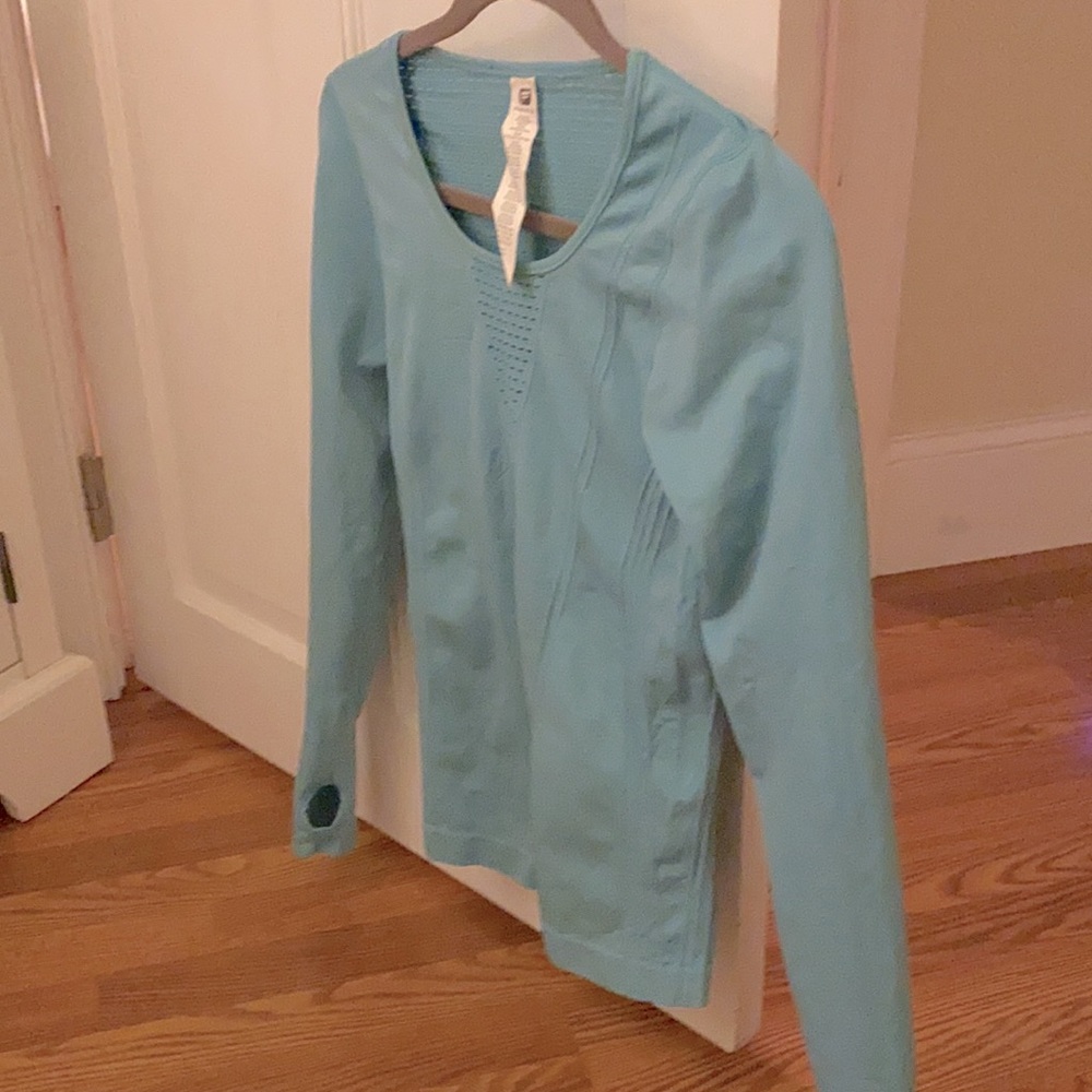 Fabletics athletic workout long sleeve top. Xs